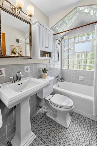 219 Sunningwell Drive, Webster Groves, MO 63119