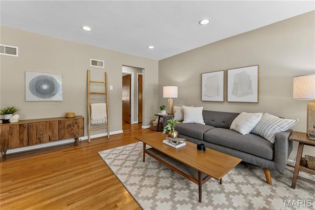 219 Sunningwell Drive, Webster Groves, MO 63119