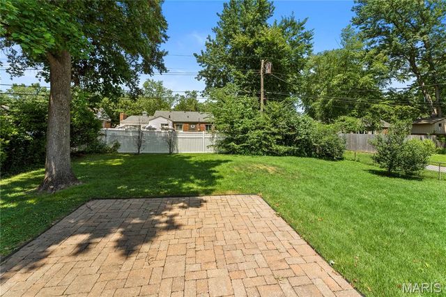 219 Sunningwell Drive, Webster Groves, MO 63119