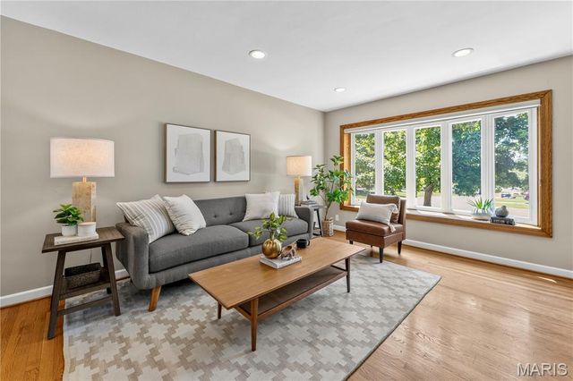 219 Sunningwell Drive, Webster Groves, MO 63119