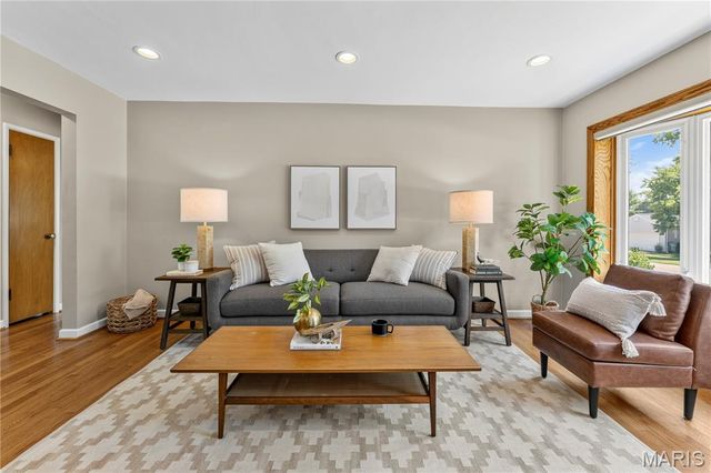219 Sunningwell Drive, Webster Groves, MO 63119