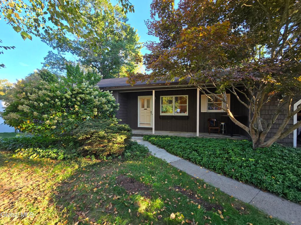 3 Brookwood Drive, Queensbury, NY 12804