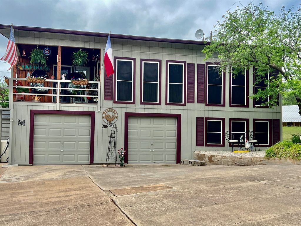 309 Broken Arrow, Comanche, TX 76442