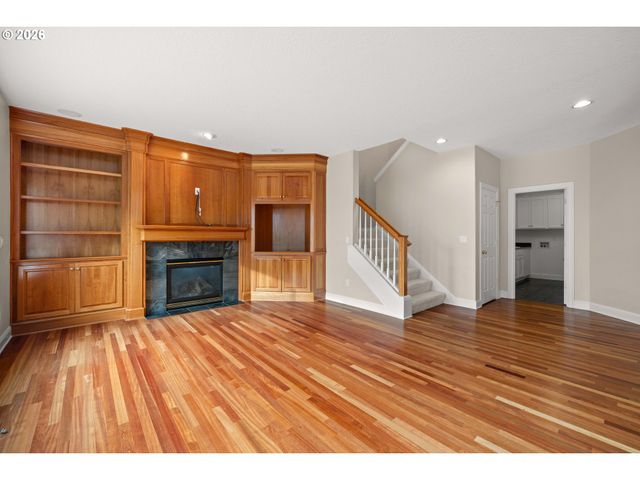 2037 Nw WOODROSE Dr, Portland, OR 97229