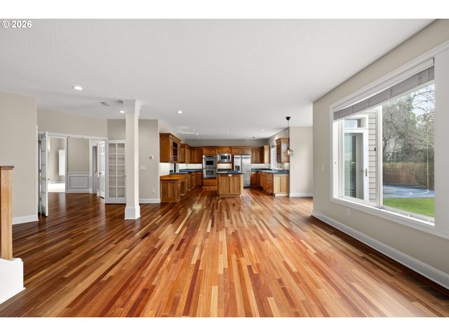 2037 Nw WOODROSE Dr, Portland, OR 97229