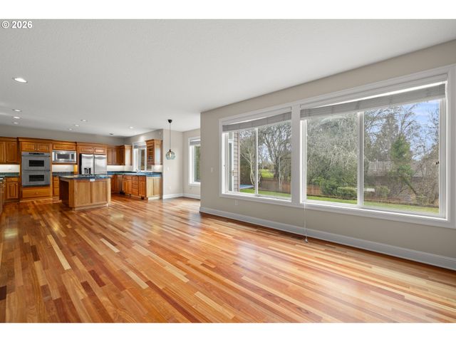 2037 Nw WOODROSE Dr, Portland, OR 97229