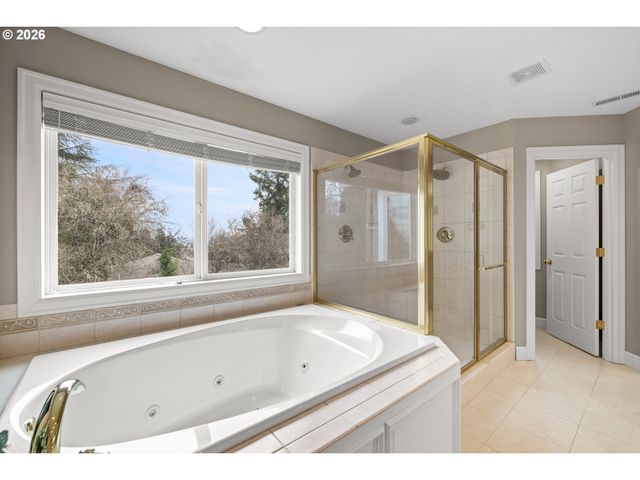 2037 Nw WOODROSE Dr, Portland, OR 97229