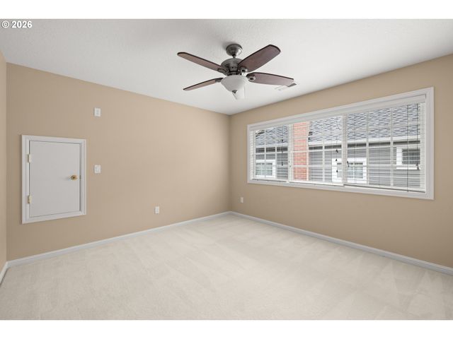 2037 Nw WOODROSE Dr, Portland, OR 97229