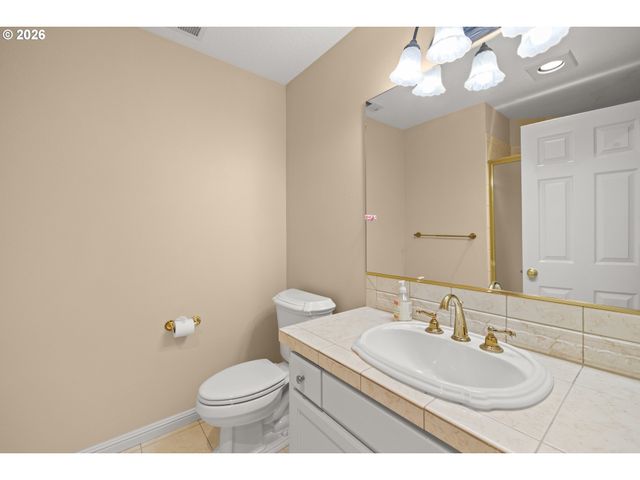 2037 Nw WOODROSE Dr, Portland, OR 97229