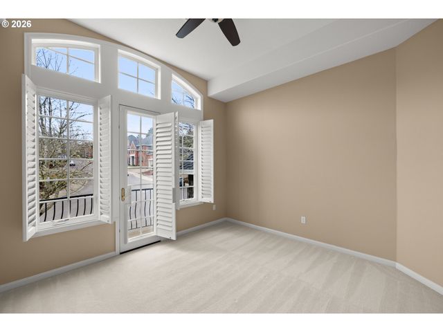 2037 Nw WOODROSE Dr, Portland, OR 97229