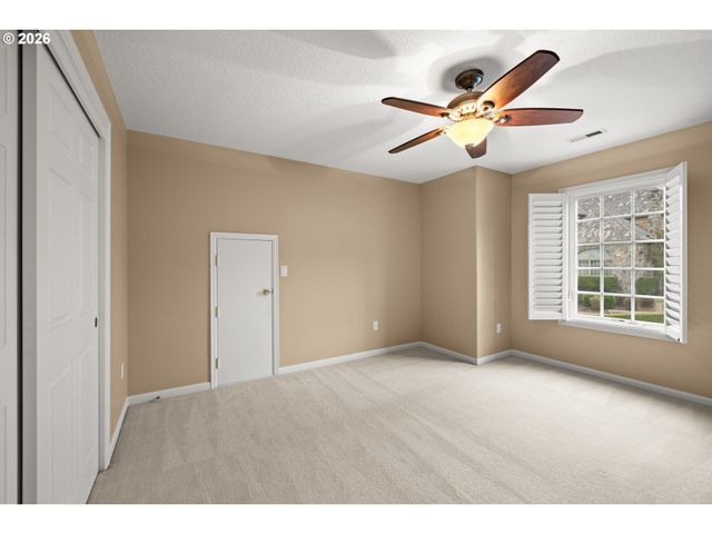 2037 Nw WOODROSE Dr, Portland, OR 97229