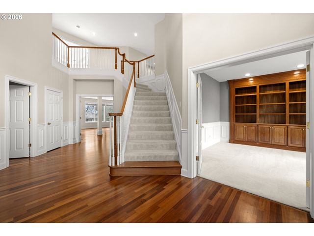 2037 Nw WOODROSE Dr, Portland, OR 97229