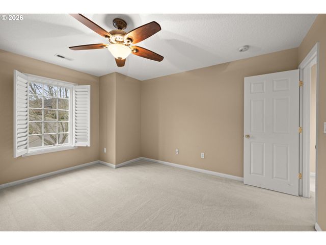 2037 Nw WOODROSE Dr, Portland, OR 97229