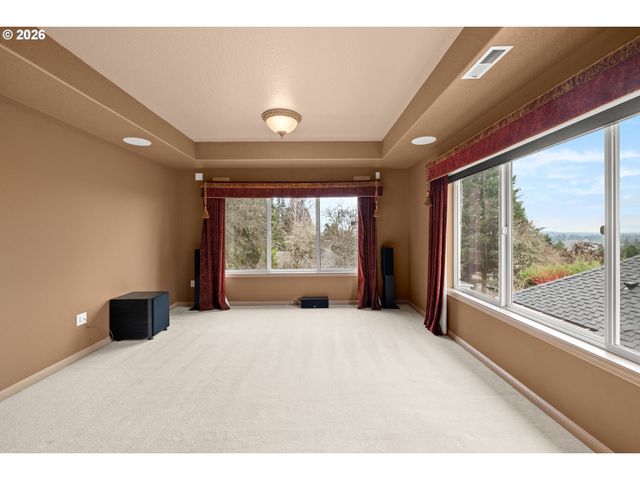 2037 Nw WOODROSE Dr, Portland, OR 97229