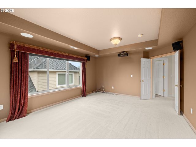 2037 Nw WOODROSE Dr, Portland, OR 97229