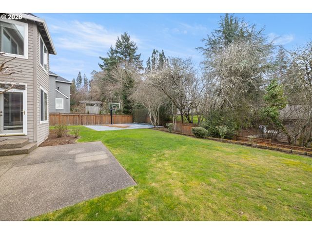 2037 Nw WOODROSE Dr, Portland, OR 97229