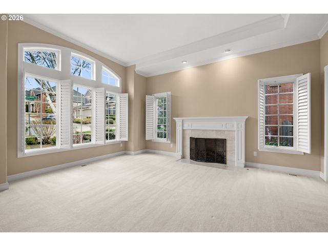 2037 Nw WOODROSE Dr, Portland, OR 97229