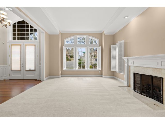 2037 Nw WOODROSE Dr, Portland, OR 97229