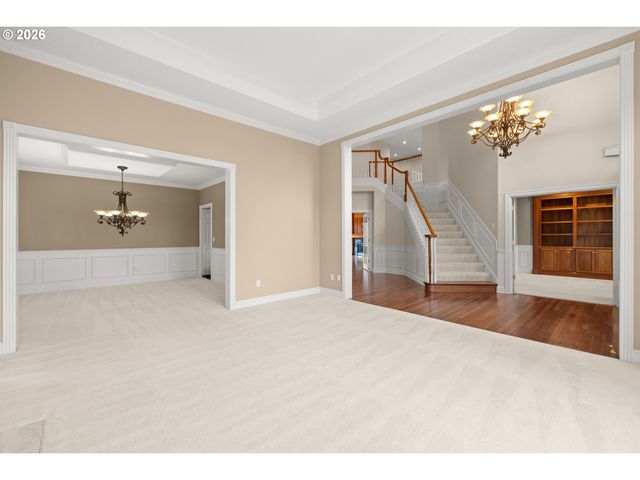 2037 Nw WOODROSE Dr, Portland, OR 97229