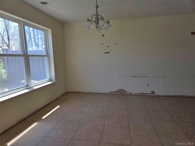 168 Hampton Vista Drive, Manorville, NY 11949