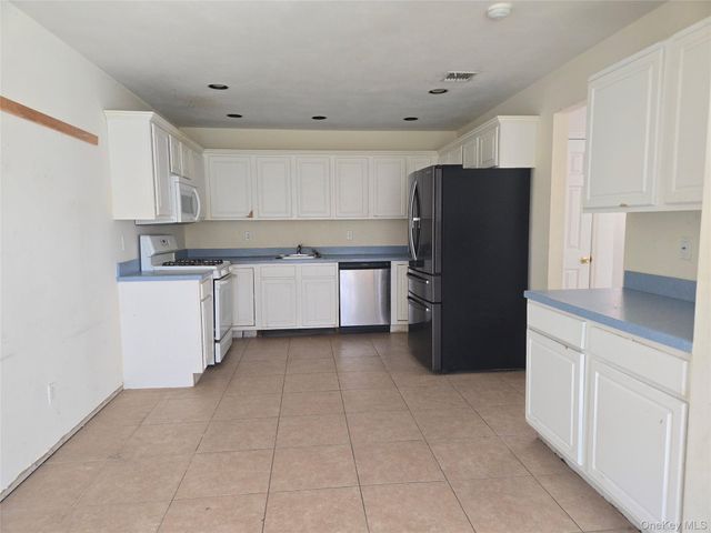 168 Hampton Vista Drive, Manorville, NY 11949