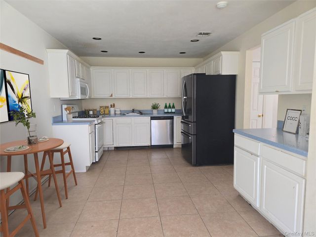 168 Hampton Vista Drive, Manorville, NY 11949