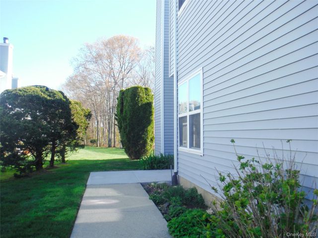 168 Hampton Vista Drive, Manorville, NY 11949