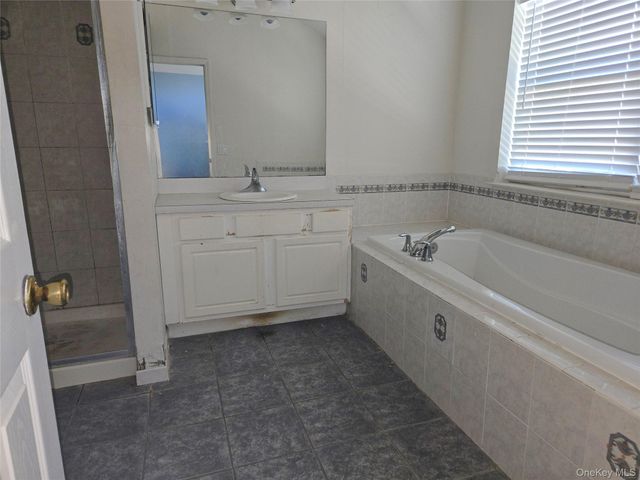 168 Hampton Vista Drive, Manorville, NY 11949