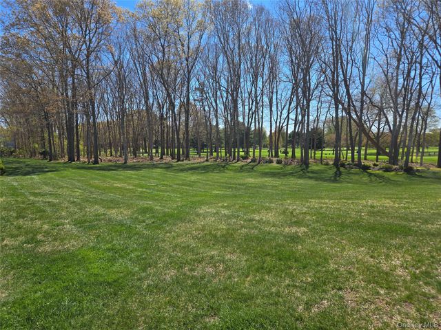 168 Hampton Vista Drive, Manorville, NY 11949