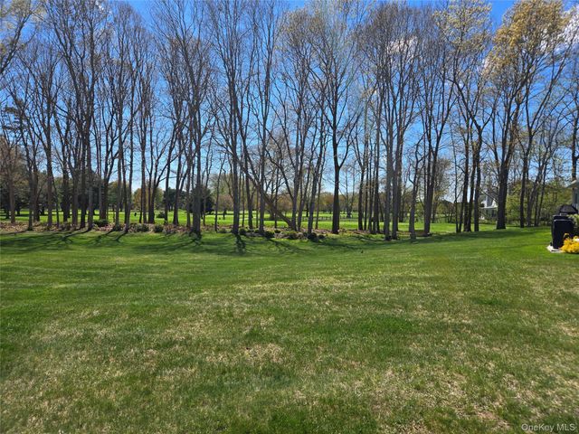 168 Hampton Vista Drive, Manorville, NY 11949