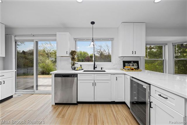 34904 Bunker Hill Drive, Farmington, MI 48331