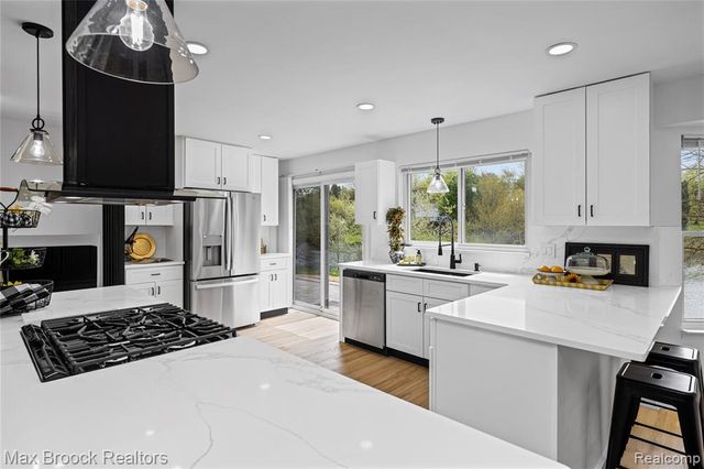 34904 Bunker Hill Drive, Farmington, MI 48331