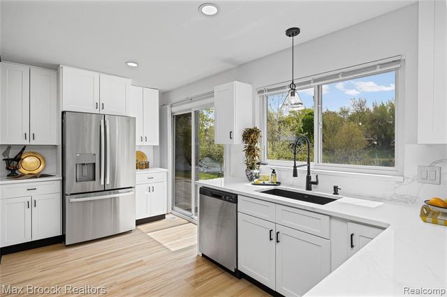 34904 Bunker Hill Drive, Farmington, MI 48331