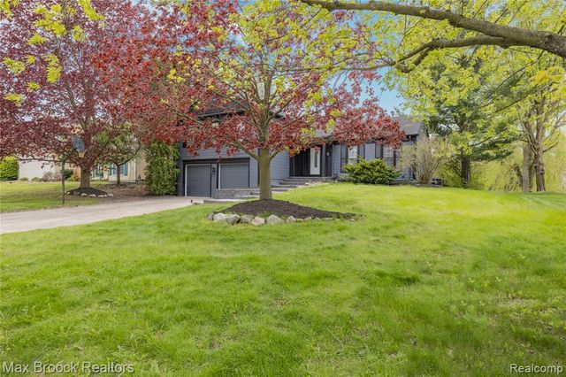34904 Bunker Hill Drive, Farmington, MI 48331