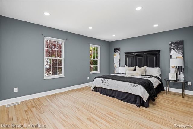 34904 Bunker Hill Drive, Farmington, MI 48331
