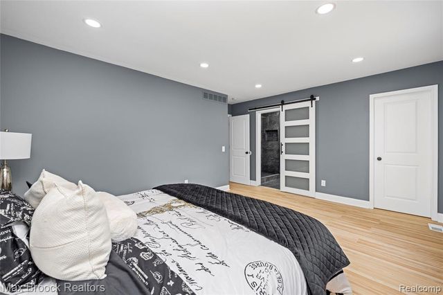 34904 Bunker Hill Drive, Farmington, MI 48331