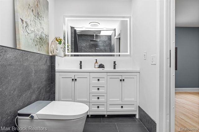 34904 Bunker Hill Drive, Farmington, MI 48331