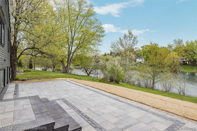 34904 Bunker Hill Drive, Farmington, MI 48331