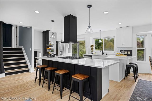 34904 Bunker Hill Drive, Farmington, MI 48331