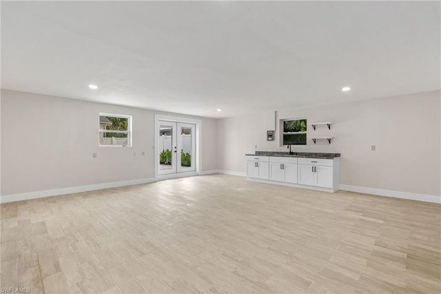 1342 Alhambra DR, Fort Myers, FL 33901