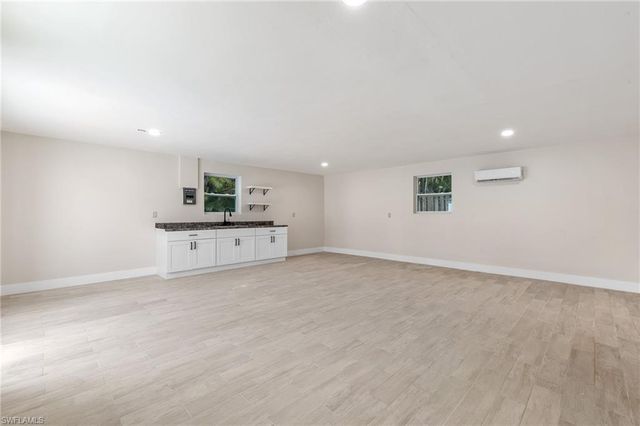 1342 Alhambra DR, Fort Myers, FL 33901