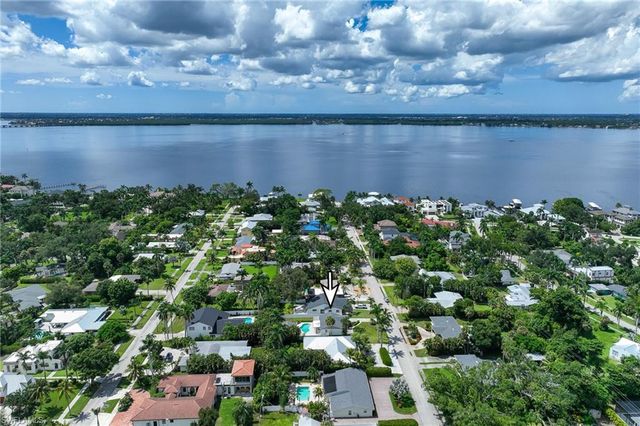 1342 Alhambra DR, Fort Myers, FL 33901