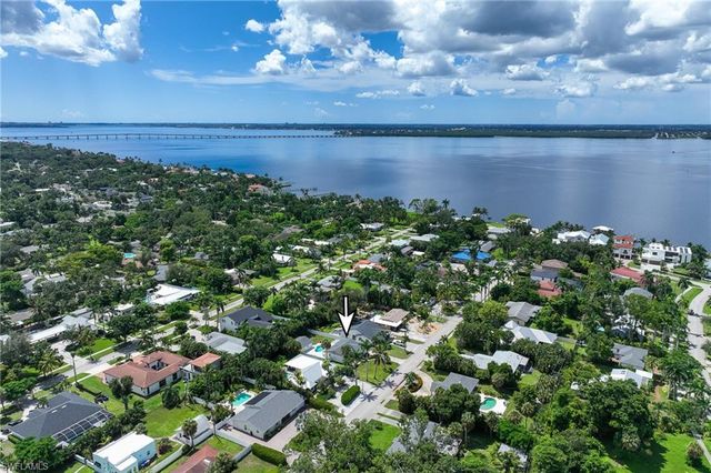 1342 Alhambra DR, Fort Myers, FL 33901