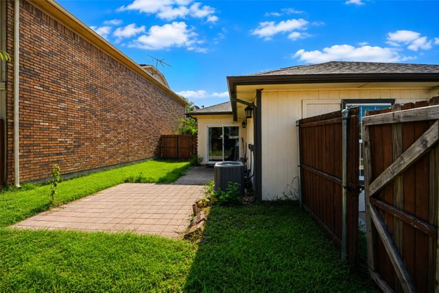 2927 Peninsula Way, Carrollton, TX 75007