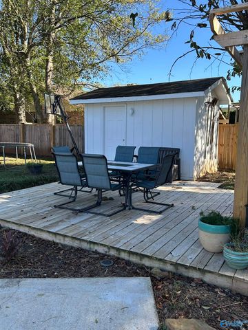 100 Hickory Drive, Muscle Shoals, AL 35661