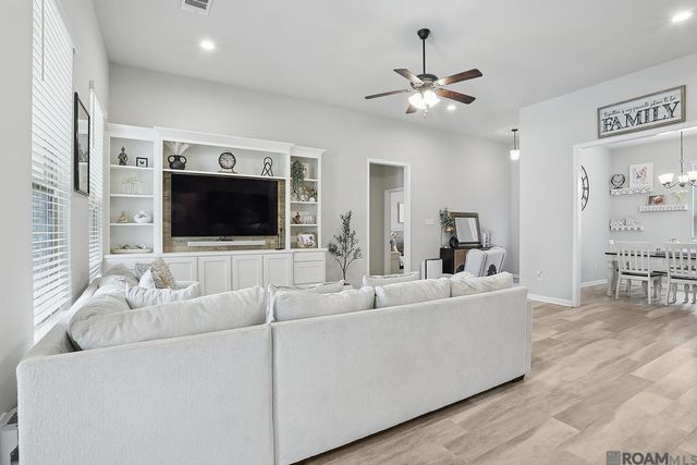 28312 Natchez Trace, Denham Springs, LA 70726