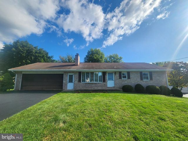 2241 SEITZ DR, Lancaster, PA 17601