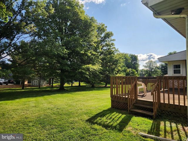 2241 SEITZ DR, Lancaster, PA 17601