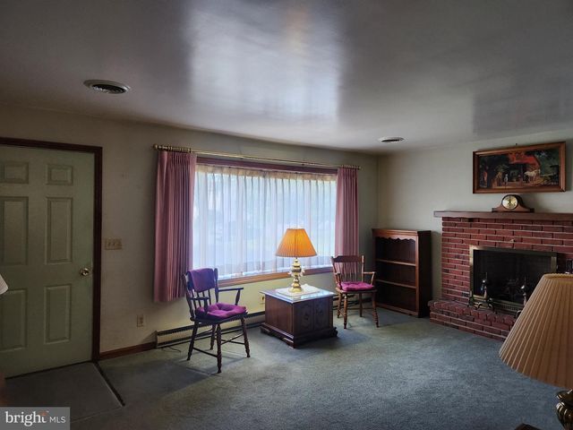 2241 SEITZ DR, Lancaster, PA 17601