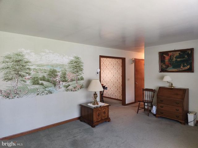 2241 SEITZ DR, Lancaster, PA 17601